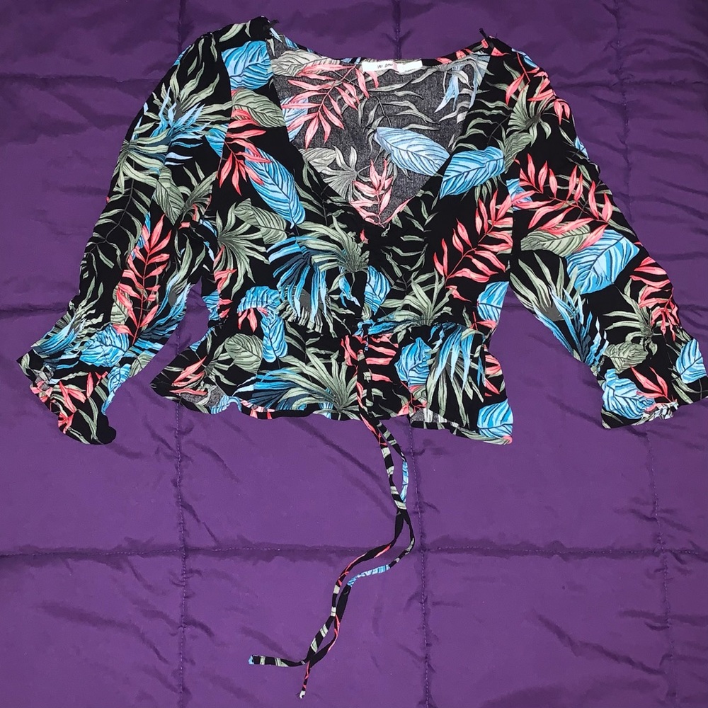 Francesca’s Floral Crop Top Size Large